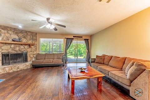 1310 Bora Bora St, Tool, TX 75143 photo 4