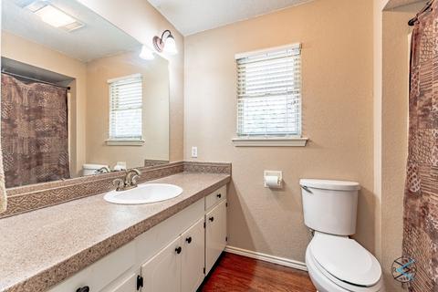 1310 Bora Bora St, Tool, TX 75143 photo 9