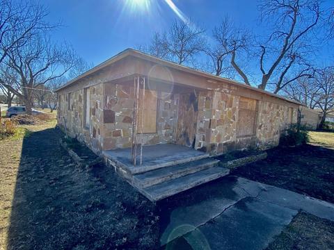 1001 W Pearl St, Granbury, TX 76048