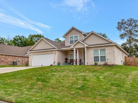 261 Rustic Pines Dr, Lufkin, TX 75904