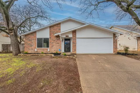 3221 Scenic Hills Dr, Bedford, TX 76021