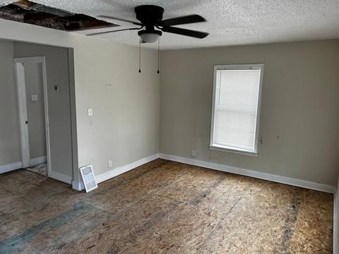 313 Huron St, Cleburne, TX 76031 photo 3