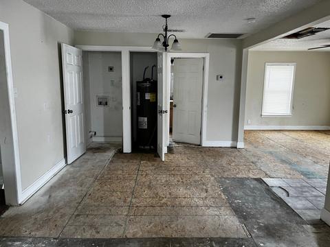 313 Huron St, Cleburne, TX 76031 photo 7