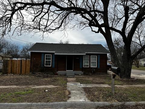 313 Huron St, Cleburne, TX 76031 photo 1