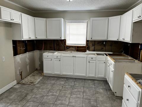 313 Huron St, Cleburne, TX 76031 photo 6