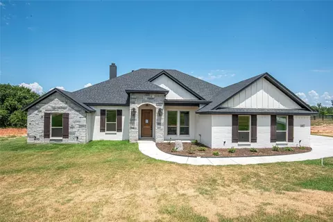 120 Oaks Springs Ln, Weatherford, TX 76087