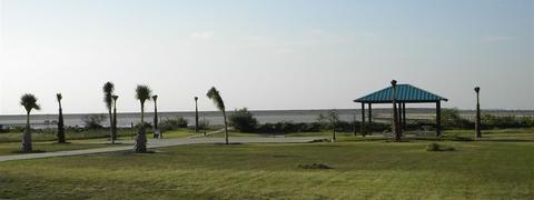 110 Dockside Dr, Rockport, TX 78382