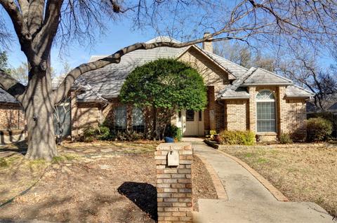 4217 Oak Springs Dr, Arlington, TX 76016