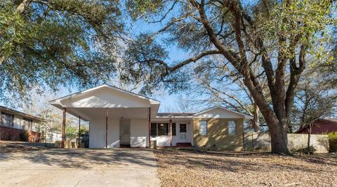 500 Avalon Dr, Gladewater, TX 75647
