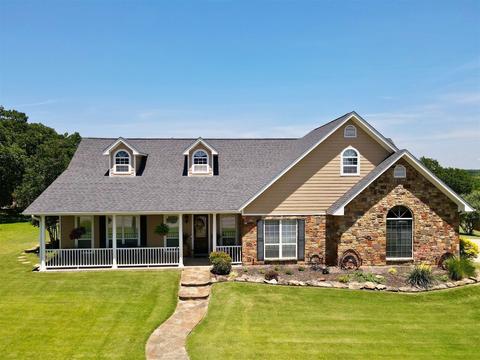 1602 Jefferson St, Bowie, TX 76230