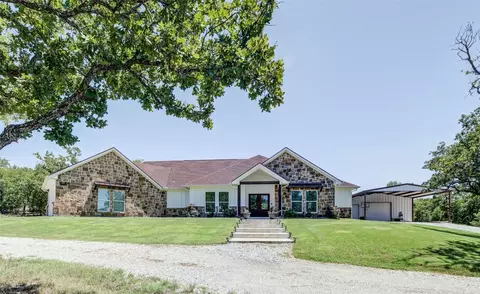 102 Silver Leaf Dr, Sunset, TX 76270