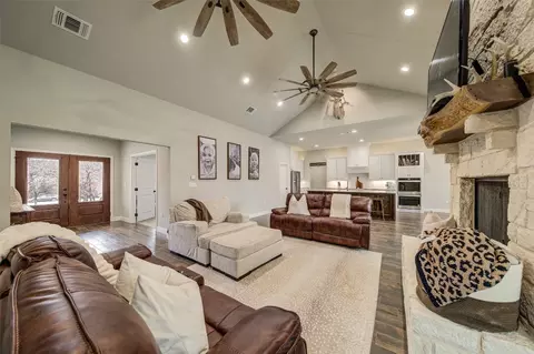 102 Silver Leaf Dr, Sunset, TX 76270 photo 9