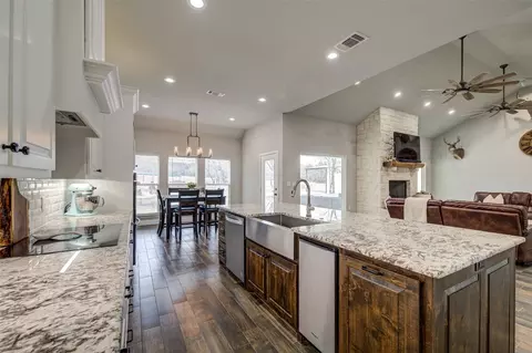 102 Silver Leaf Dr, Sunset, TX 76270 photo 13