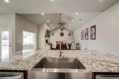 102 Silver Leaf Dr, Sunset, TX 76270 photo 15