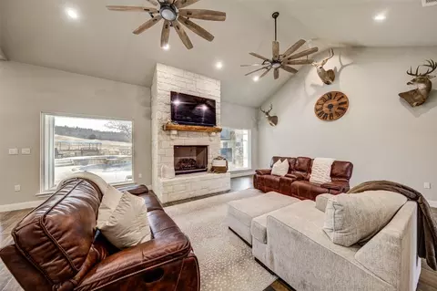 102 Silver Leaf Dr, Sunset, TX 76270 photo 10