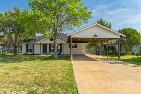 610 Lamp Post Ln, Oak Point, TX 75068