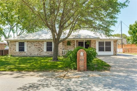 321 E Wilson Ave, Pilot Point, TX 76258