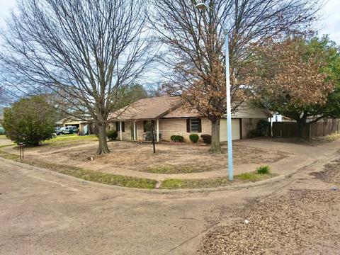 12427 Sparrow Ct, Balch Springs, TX 75180