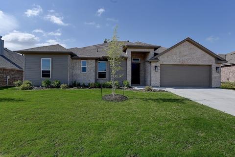 645 Aeronca Dr, Saginaw, TX 76179