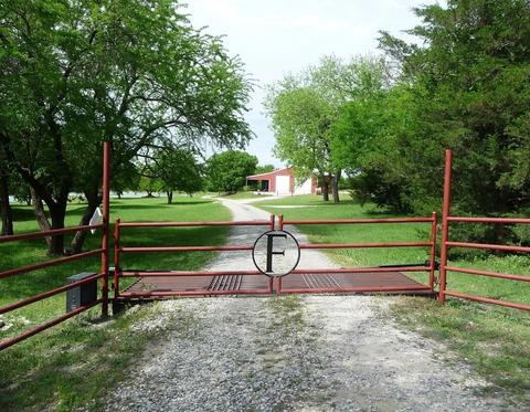 2863 County Road 4720, Leonard, TX 75452