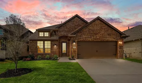 540 Chambers Way Dr, Red Oak, TX 75154