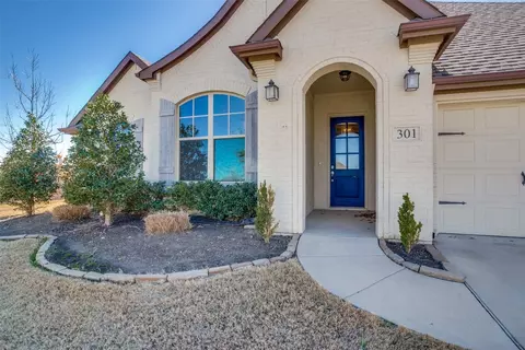 301 Bluffside Trl, Benbrook, TX 76126