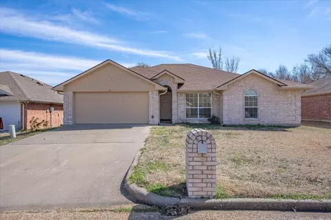 313 River Oaks Ln, Canton, TX 75103