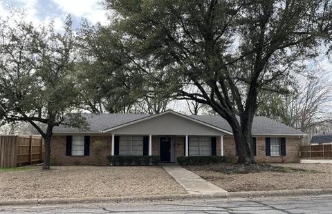 520 Wilburn Dr, Paris, TX 75460