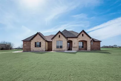 1033 Canyon Lake Rd, Wills Point, TX 75169