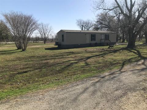 1004 E Davis St, Whitney, TX 76692