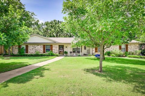 212 Shadowoak Dr, Burleson, TX 76028