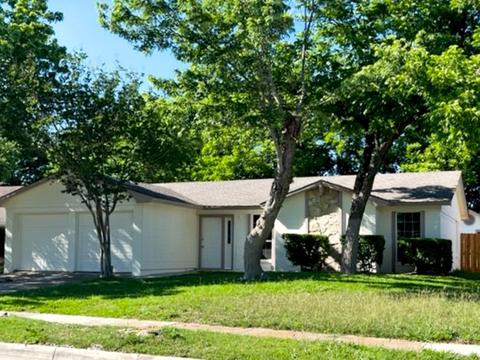 207 Volunteer Dr, Arlington, TX 76014