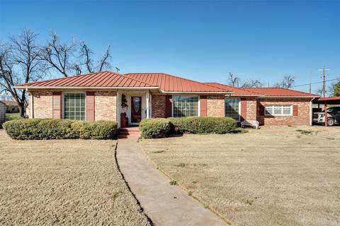 421 S 11th Ave, Munday, TX 76371