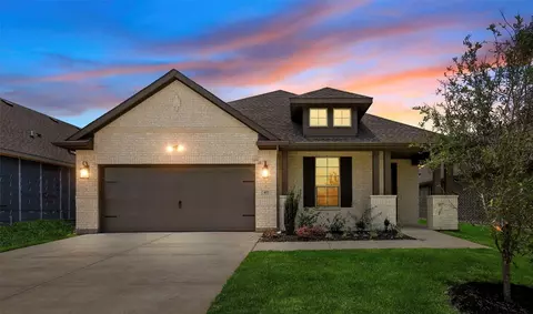 417 Hazeltine Rd, Red Oak, TX 75154