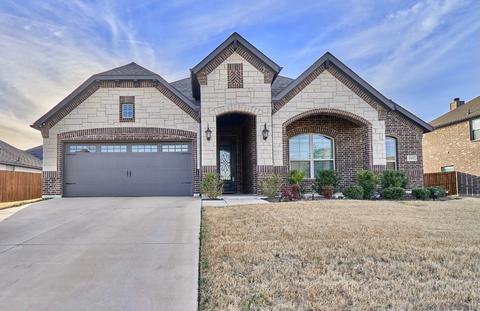 1513 Pierce St, Waxahachie, TX 75165