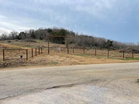 699 Oaks Crossing Rd, Mineral Wells, TX 76067