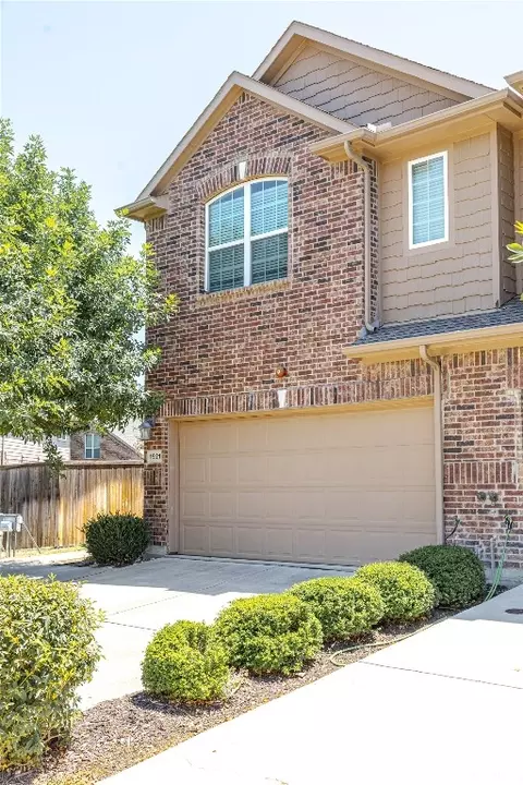 1921 Argyle Ln, Lewisville, TX 75067