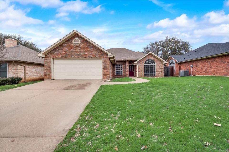  7728 Greengage Dr, Fort Worth, TX 76133 photo 4