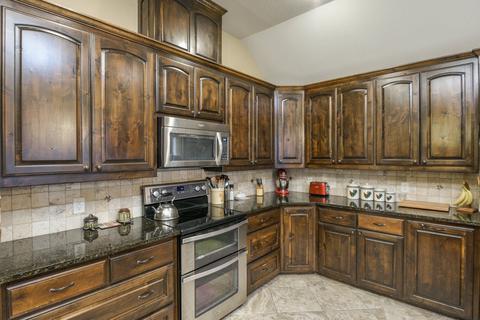 213 W 3rd St, Kennedale, TX 76060