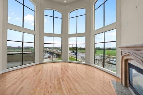 420 Mills St, Fort Worth, TX 76102