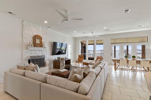 102 Saint Annes Dr, Mabank, TX 75156