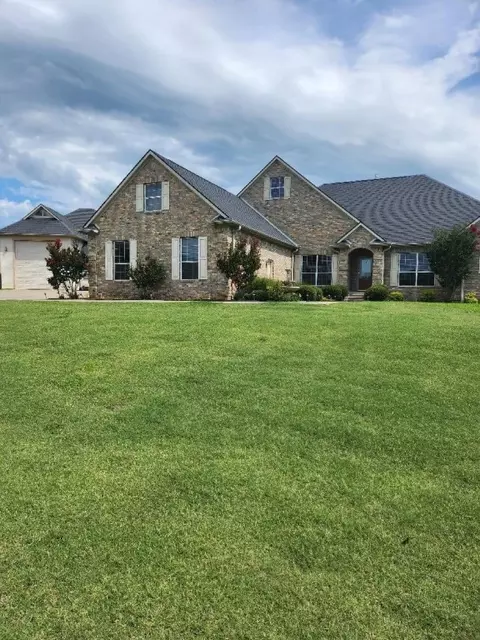 113 Bowie Dr, Lake Kiowa, TX 76240