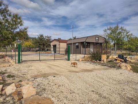 914 Lakeview Dr, Coleman, TX 76834