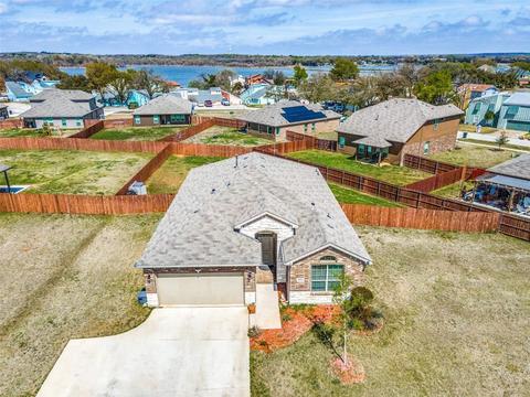 1023 Harbor S Dr, Azle, TX 76020