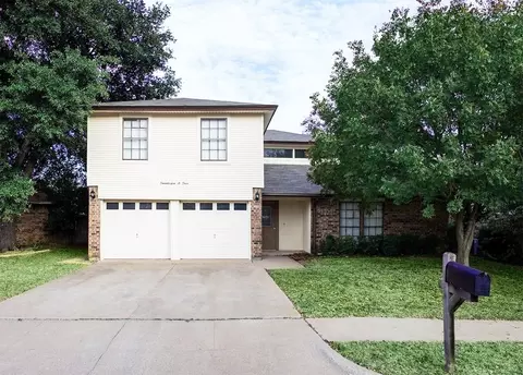 7504 Maplehill Rd, Watauga, TX 76148