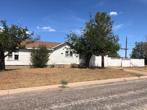 902 E 7th St, Rotan, TX 79546 photo 4