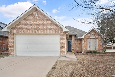 215 Bayfield Dr, Mansfield, TX 76063