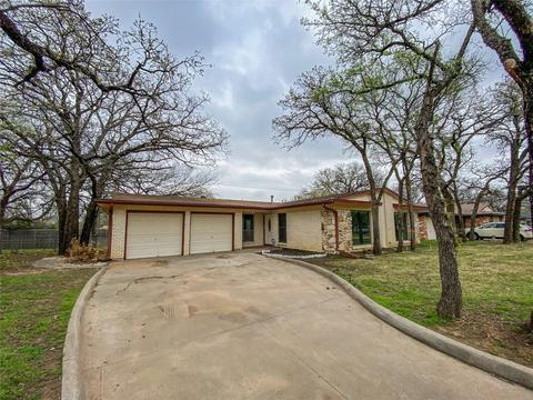 81 Stonegate Dr, Bedford, TX 76022