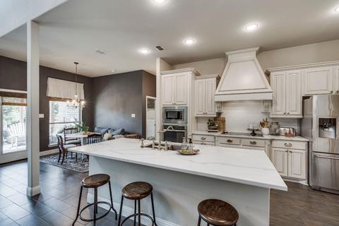 401 Hillstone Dr, Midlothian, TX 76065