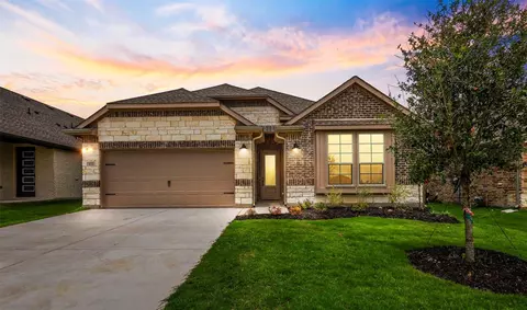 415 Hazeltine Rd, Red Oak, TX 75154